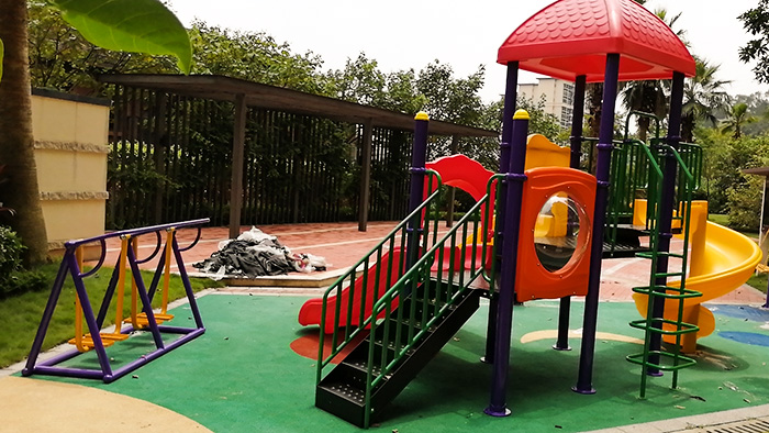 兒童滑滑梯