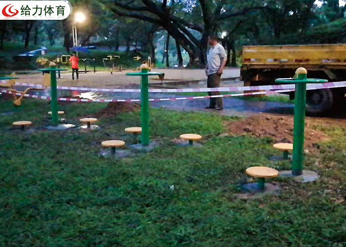 公園健身器材