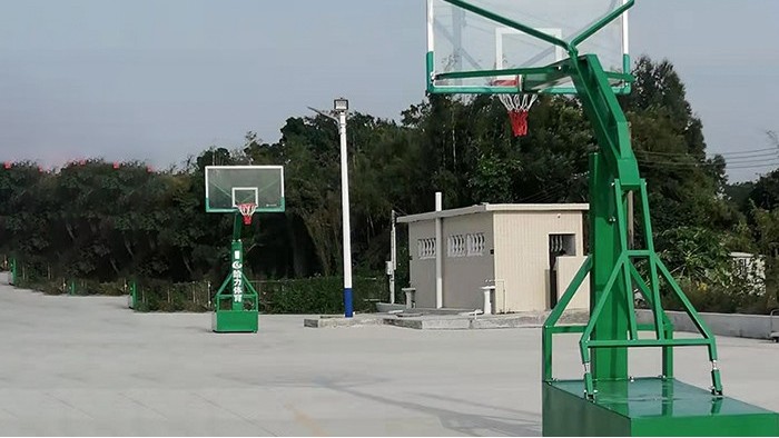 移動(dòng)籃球架