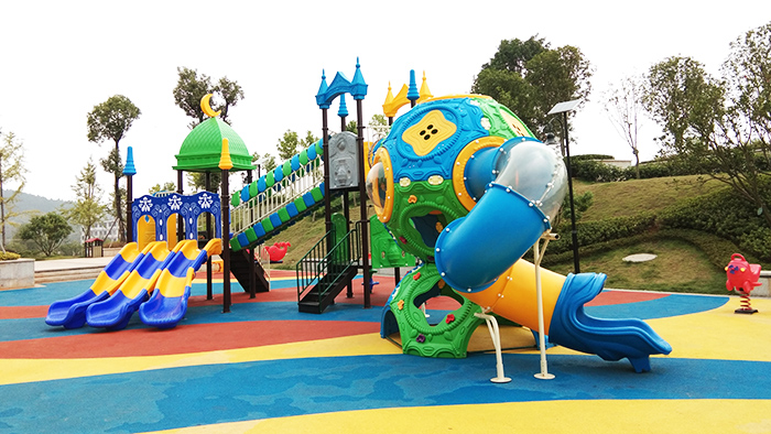 給力體育承接韶關丹霞新城小區移動籃球架，球場燈光圍網工程項目